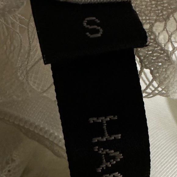 White dress with lace sleeves- Haoduoyi - Picture 5 of 6